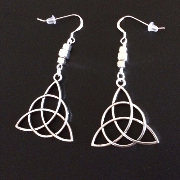 Jewelry - Silver Celtic trinity knot earrings